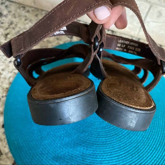 G. H. Bass and Co. Brown Leather Sandals 10 - Picture 9 of 12